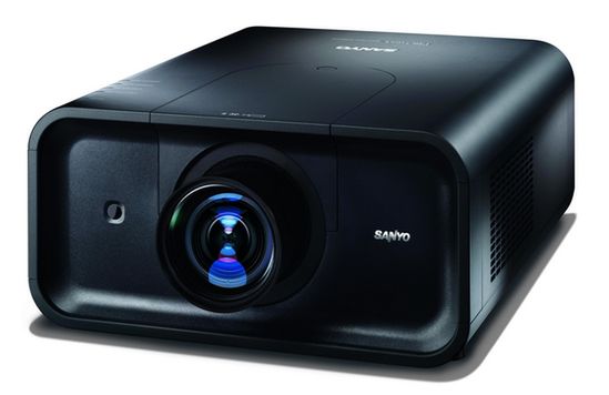 Sanyo PLC-HP7000L – projektor drogi, ale jasny