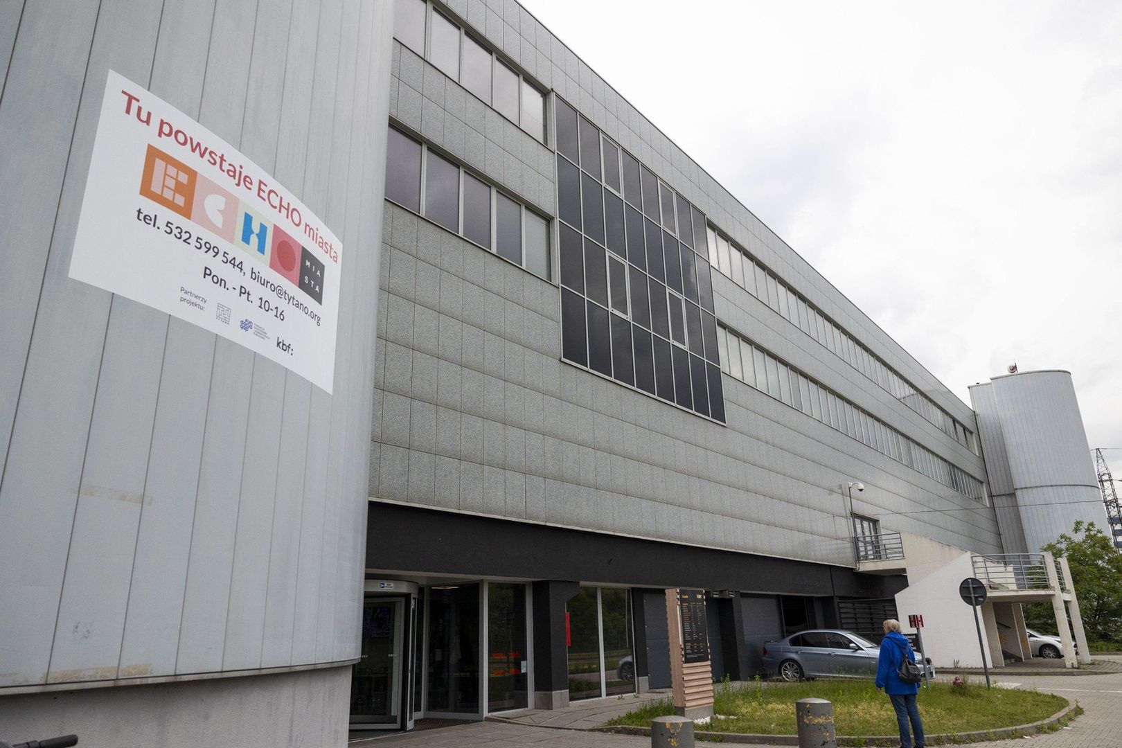 Przestrzenie biurowe dawnego Tesco na Kapelance mają się zamienić w wielki dom kultury. Dziś rezyduje tu jedynie kot Tadeusz, jeszcze tego lata miejsce ma zacząć swoje drugie życie