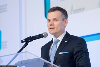 "Rozlane mleko". Szef KNF wskazuje na ryzyko związane z falą pozwów