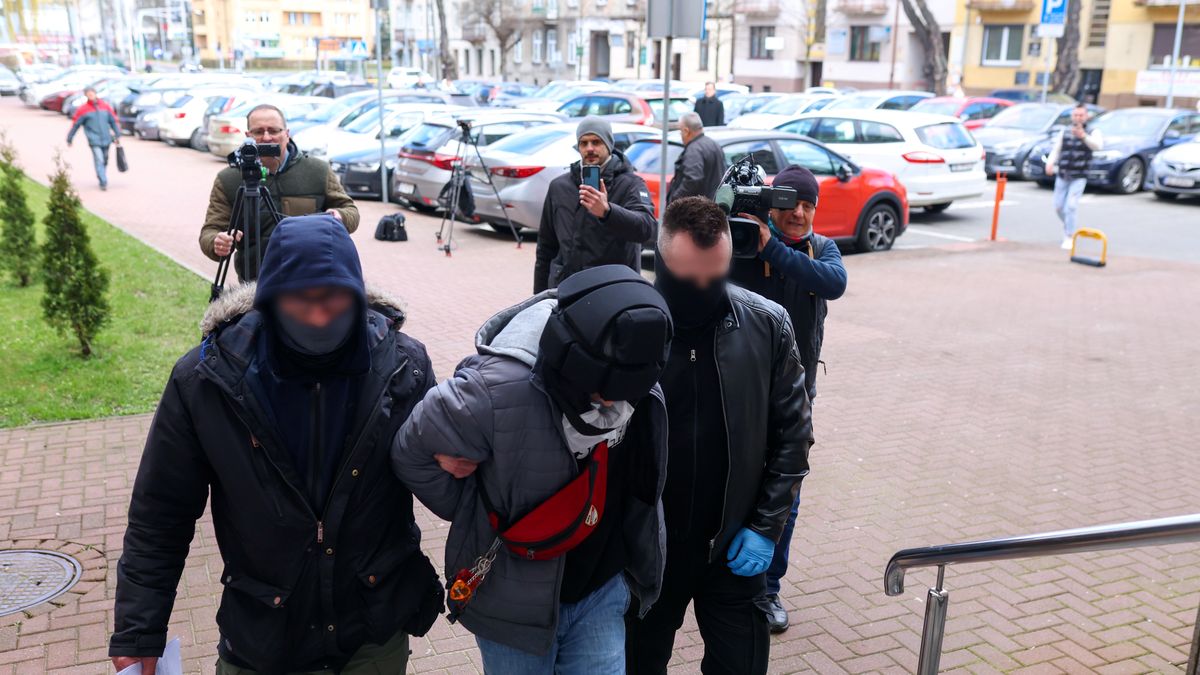 doprowadzenie ojczyma skatowanego dziecka
Zbigniew Meissner
ch�opca, doprowadzenie, dziecka, dziecko, ojczym, ojczyma, oparzenia, oparzony, poparzenia, poparzony, przes�uchanie, rpkuratura, skatowanego ch�opca, skatowanego dziecka, zatrzymanie, nieletniego, opiekun, pasierba, prokuratura, stan ci�ki, szpitala, szpitalu, z�amania