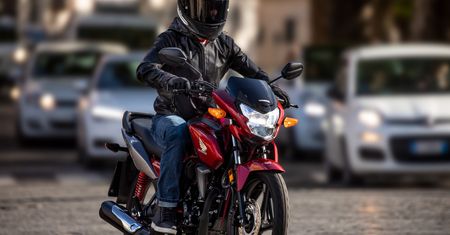 Motocykle 125 cm3. Czy jazda nimi z prawem jazdy kategorii B to dobry pomysł?