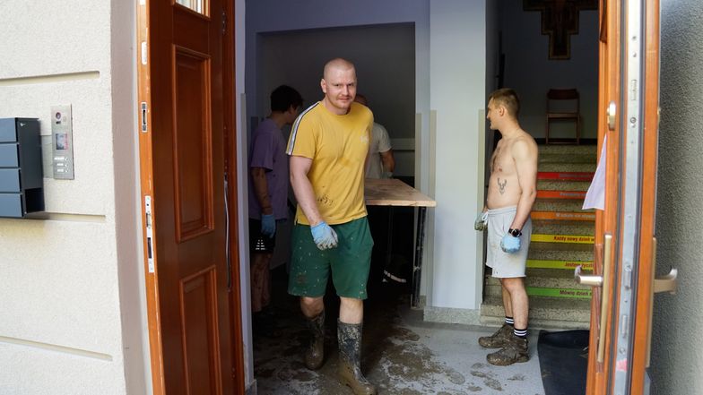 Powrót do domów po powodzi. Oto co trzeba wpierw zrobić