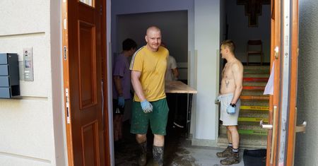 Powrót do domów po powodzi. Oto co trzeba wpierw zrobić