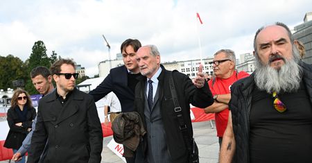 Awantura na miesięcznicy. Macierewicz trafi przed Komisję Etyki?