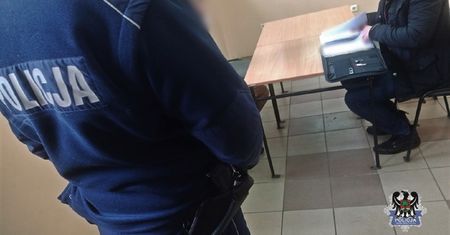 Wybił kijem szybę i groził kierowcy. Czeka go surowa kara