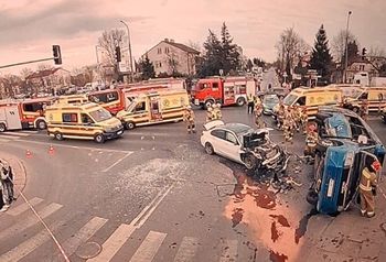 Wypadek autobusu w Markach. 8 osób rannych