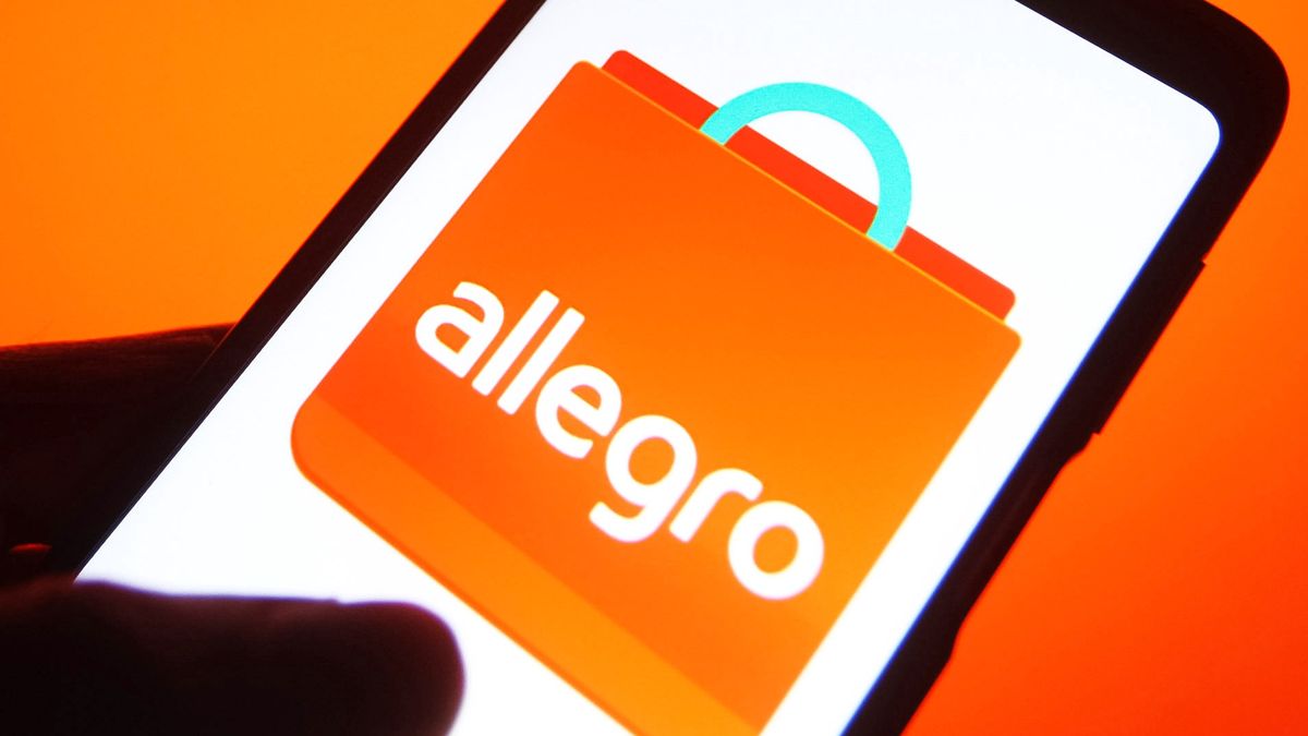UKRAINE - 2021/11/10: In this photo illustration, an Allegro logo of an online e-commerce platform is seen on a smartphone and a pc screen. (Photo Illustration by Pavlo Gonchar/SOPA Images/LightRocket via Getty Images)
