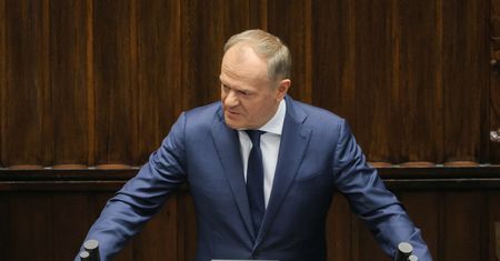 Tusk z pytaniem do Kaczyńskiego. "Ono i tak nad panem ciąży"