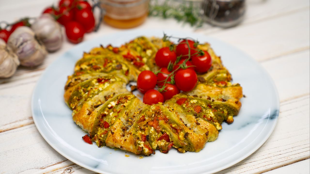 Chrupiący krążek z ciasta francuskiego. Tylko kilka składników, a smakuje bajecznie