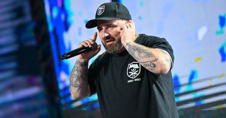 Dzieciństwo Liroya to bieda i głód i przemoc domowa. Bał się, że ojciec zabije rodzinę