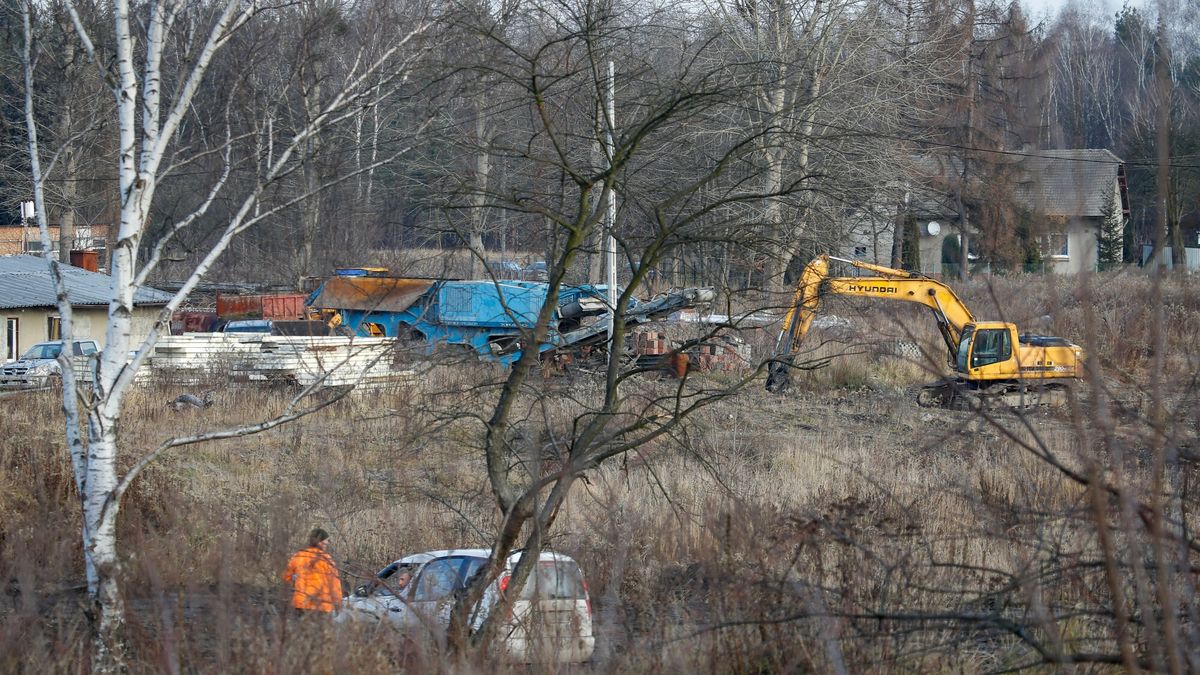 Tereny pod fabryk? Izera w Jaworznie
Fot. Tomasz Kawka/East News Jaworzno 16.12.2020 Tereny  w Jaworznie przeznaczone pod budowe fabryki samochodow elektrycznych firmy Izera. Najblizsze otoczenie wyznaczonej lokalizacji.
Tomasz Kawka