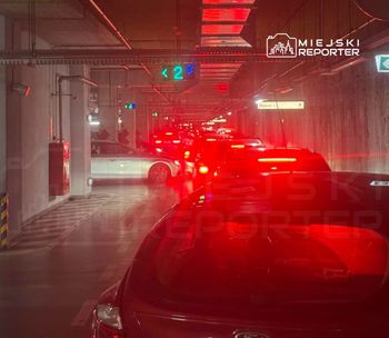 Warszawa: Paraliż w Galerii Młociny. Kierowcy utknęli na parkingu
