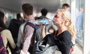 Absurd na polskich lotniskach. W roli głównej system kaucyjny