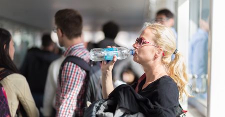Absurd na polskich lotniskach. W roli głównej system kaucyjny
