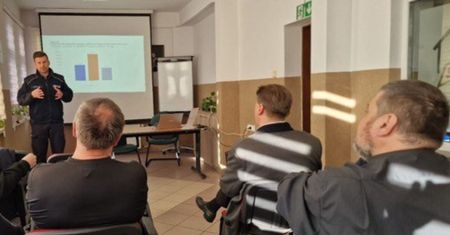 Policjanci szkolą księży. "Temat obrony koniecznej"