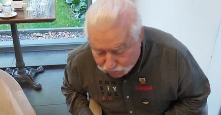 Lech Wałęsa skończył 80 lat. Dostał tort, na widok którego ślinka cieknie