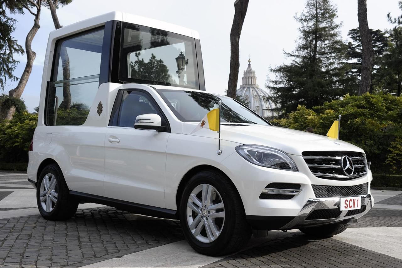 Mercedes Klasy M Papamobile