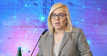 Hennig-Kloska padła ofiarą. "Sprawę zgłosiliśmy do ABW i NASK"