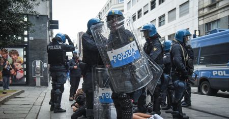 Pilny komunikat MSZ do Polaków. "Możliwe kolejne gwałtowne zamieszki"
