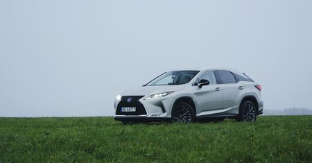Test: Lexus RX 450h Final Edition – żegnamy weterana. Ostatnie sztuki do kupienia, a ceny jak w 2017 roku