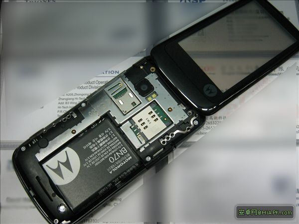 Tajemnicza dotykowa Motorola z klapką to Moto MT820 3