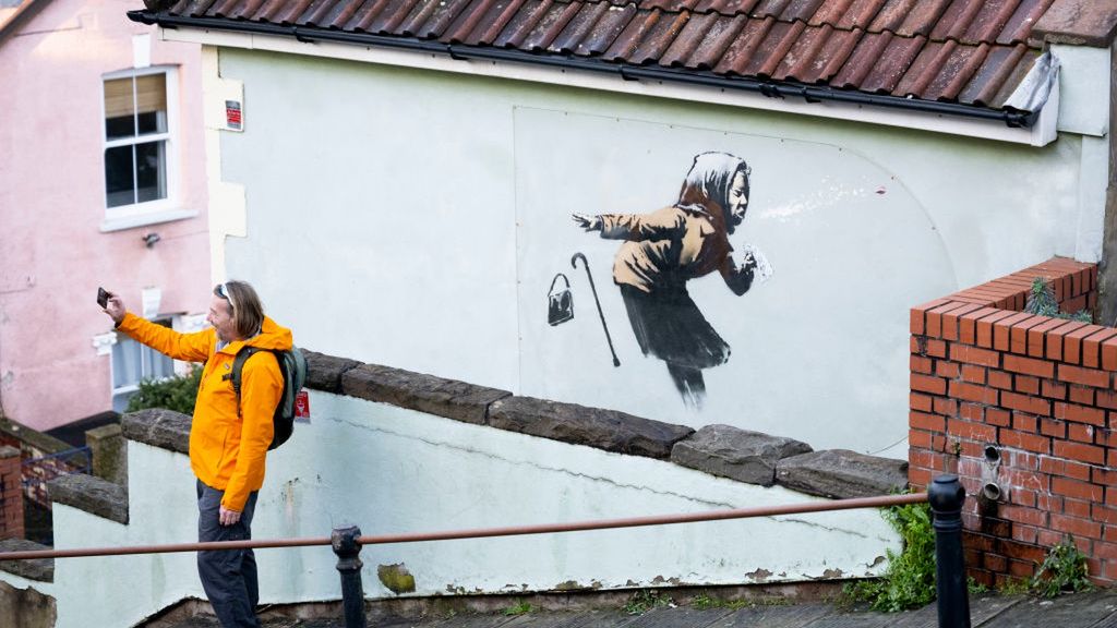 Graffiti autorstwa Banksy'ego (widoczne na zdjęciu) "podbiło" wartość domu do 5 mln funtów 
