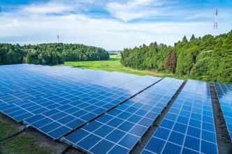 Polski bank zainwestuje gigantyczne pieniądze w OZE. Powstanie największa farma fotowoltaiczna w Polsce