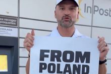 Szef InPostu Rafał Brzoska przed Paczkomatem