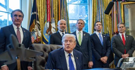 Działo się w nocy. Trump uspokaja sojuszników
