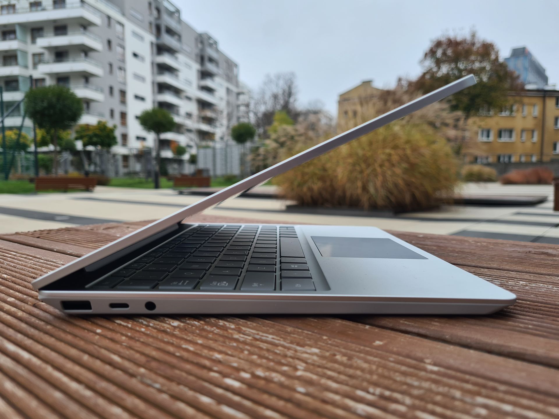 W Microsofcie bez zmian, czyli trochę logiki, trochę absurdu. Recenzja Surface Laptop Go 5