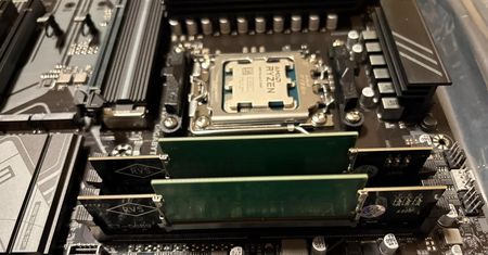 Pamięć do komputerów coraz droższa. Rozwiązanie? Moduły z laptopa