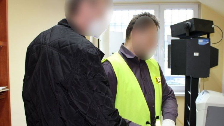 Śląskie. Policjanci w Kłobucku zatrzymali trzeciego sprawcę, który wspólnie z kolegami w lutym dokonał rozboju na 62-letnim mężczyźnie.