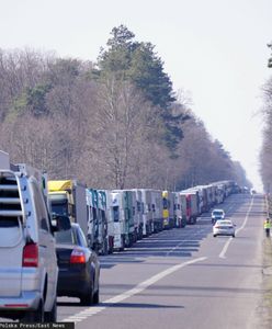 Gigantyczne kolejki ciężarówek na przejściach granicznych. Dwie doby stania