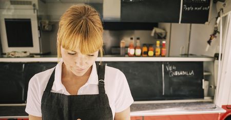 Street food na świecie – dania, których musisz spróbować