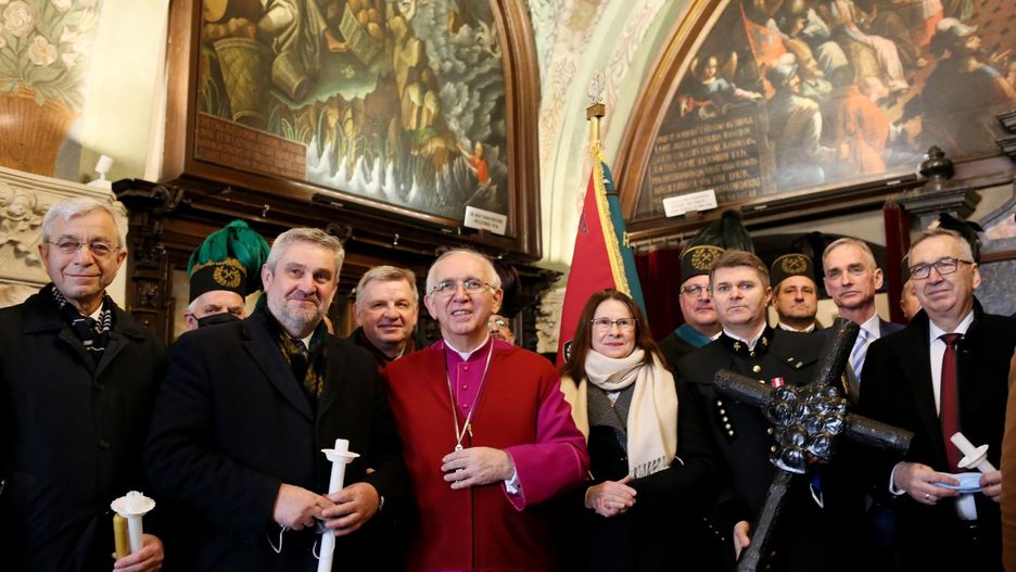 Jan Maria Jackowski, Jan Krzysztof Ardanowski, Wac�aw Depo, Stanis�aw SzwedCz�stochowa, 02.02.2022. Senator PiS Jan Maria Jackowski (2P), wiceminister rodziny i polityki spo�ecznej Stanis�aw Szwed (P), pose� PiS Jan Krzysztof Ardanowski (3L) i abp Wac�aw Depo (C) podczas spotkania na Jasnej G�rze, 2 bm. Trwa Pielgrzymka Parlamentarzyst�w. (sko) PAP/Zbigniew MeissnerZbigniew Meissnerkaplica, modlitwa, msza, pielgrzymka, wierni