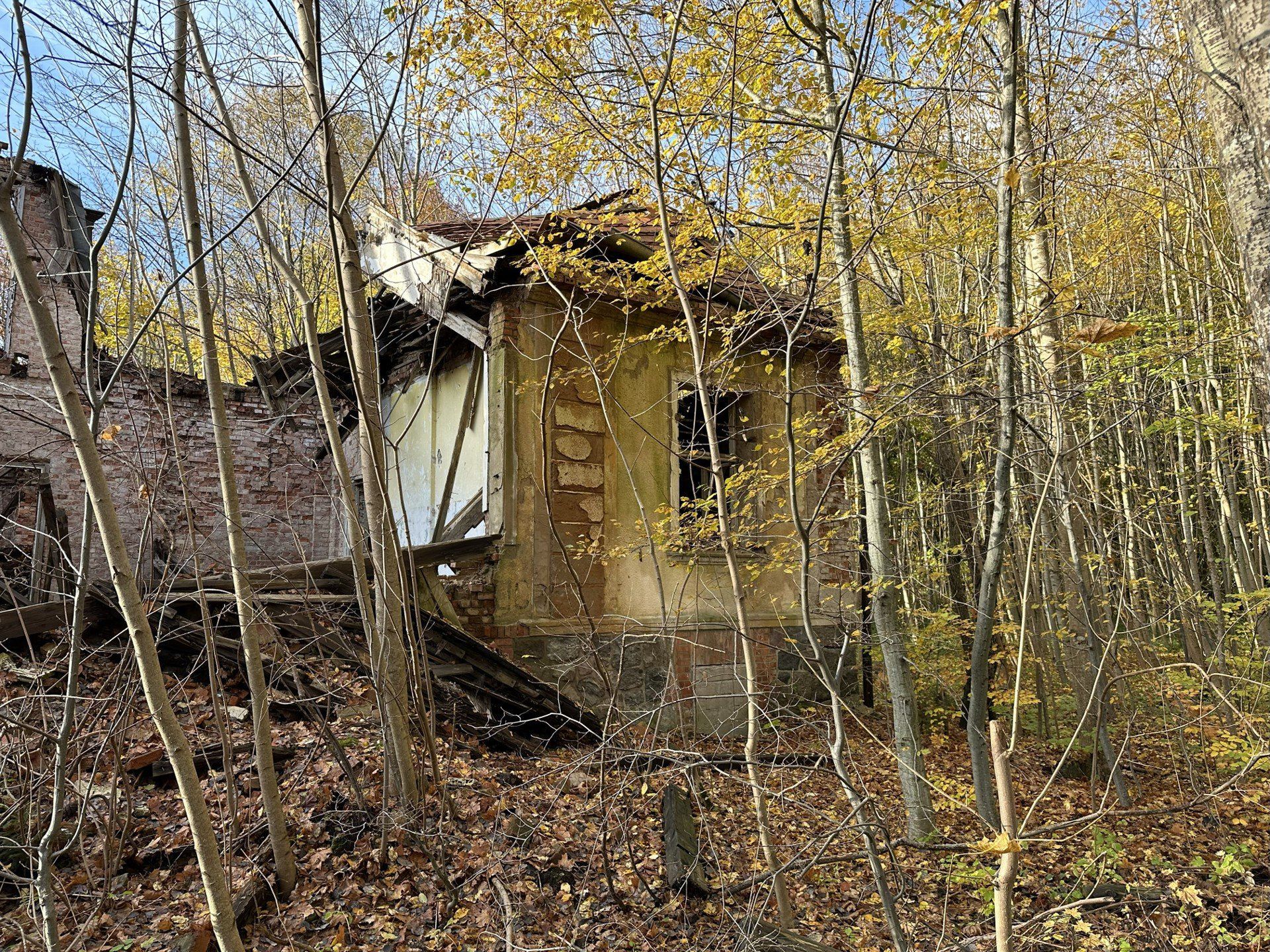 Zrujnowany pałac na Pomorzu