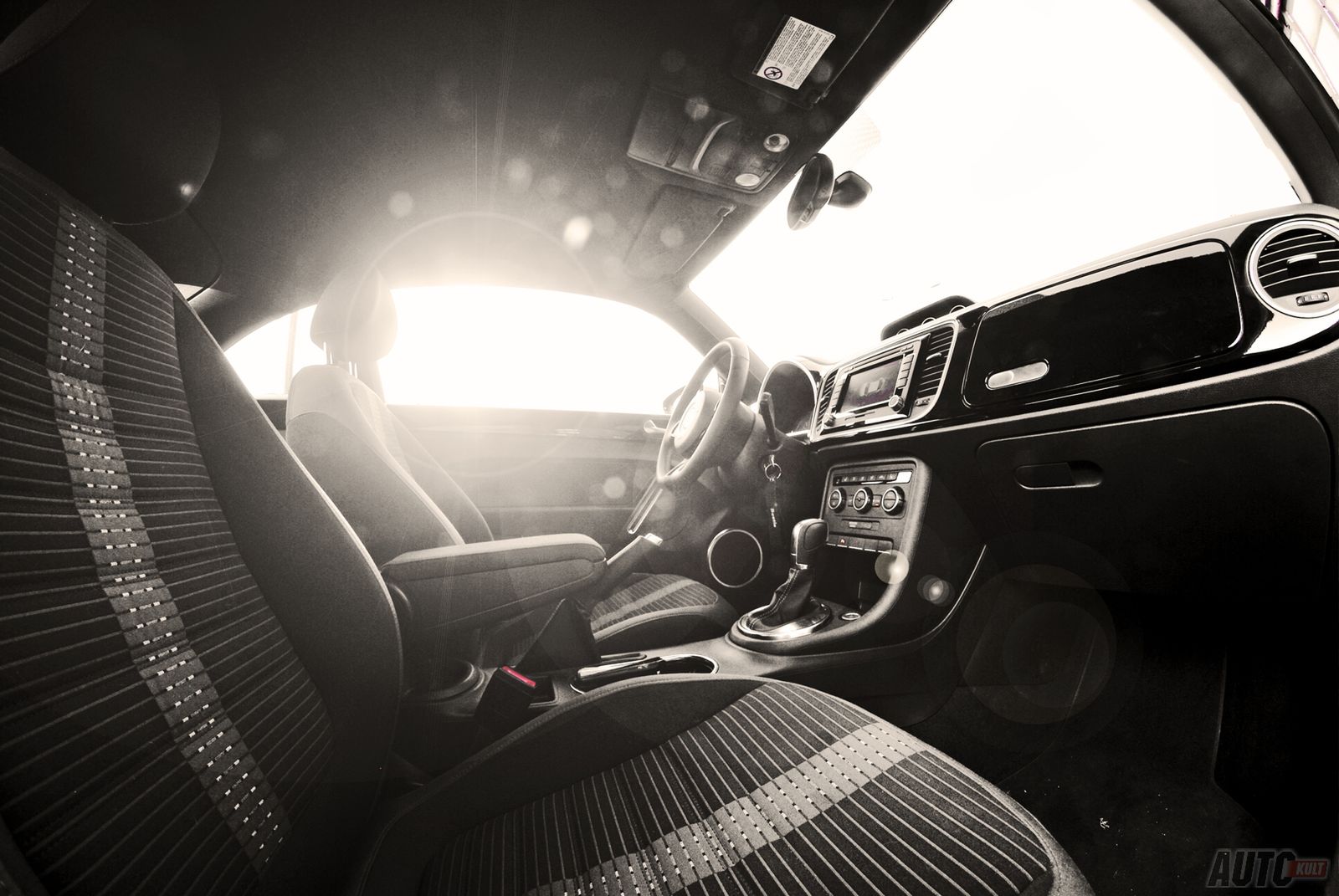 Volkswagen Beetle Sport 2,0 TSI DSG vs. Mini Cooper S