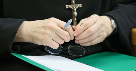 "Ksiądz przelał 2 mln zł". Mamy wyjaśnienie policji. Zaskakujący zwrot