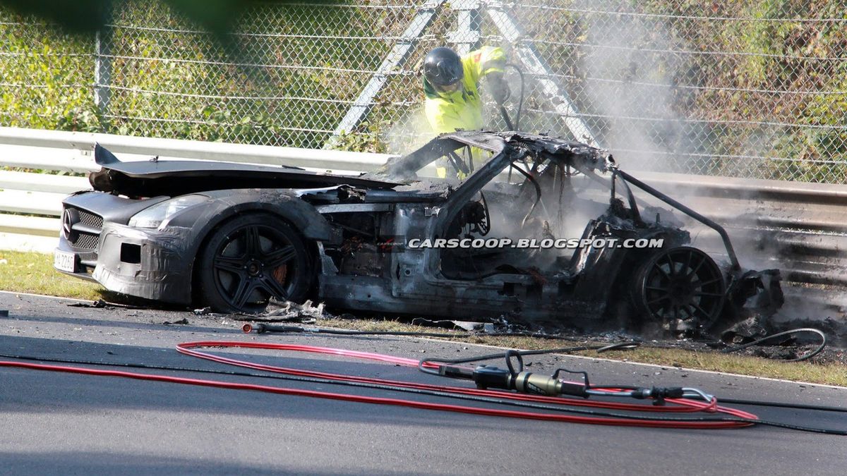 Mercedes-Benz SLS AMG Black Series po pożarze