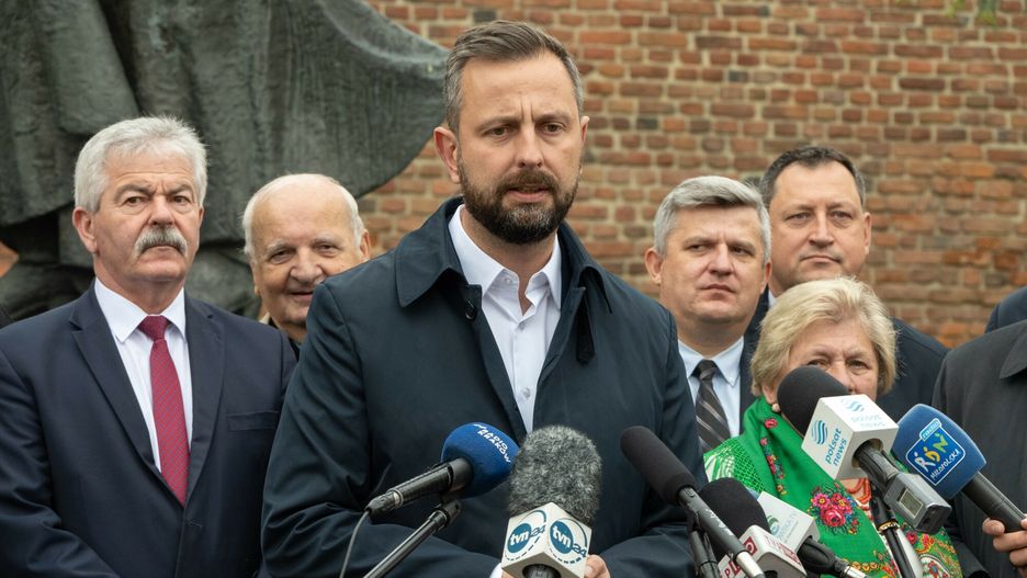 Konferencja W?adys?awa Kosiniaka-Kamysza w Tarnowie
20.10.2023 Tarnow Konferencja prezesa PSL oraz kandydatow Trzeciej Drogi do Sejmu w okregu tarnowskim przed pomnikiem generala Jozefa Bema fot Tadeusz Koniarz/REPORTER
n/z: Tadeusz Kwiatkowski, Wladyslaw Kosiniak-Kamysz
Tadeusz Koniarz/REPORTER