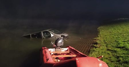 W Oświęcimiu bus wpadł do jeziora. Zginęła jedna osoba