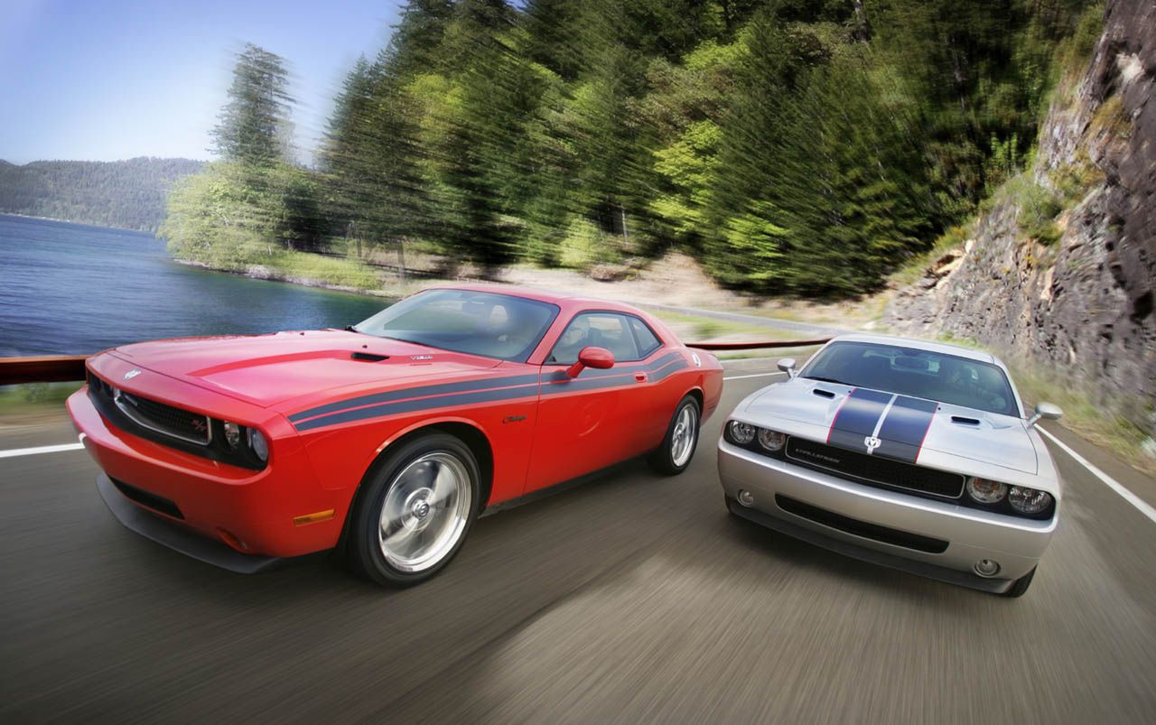 2010 Dodge Challenger R/T Classic oraz 2010 Dodge Challenger S