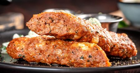 Zamiast kupować w budce, robię na grillu. Smakuje jeszcze lepiej niż turecki