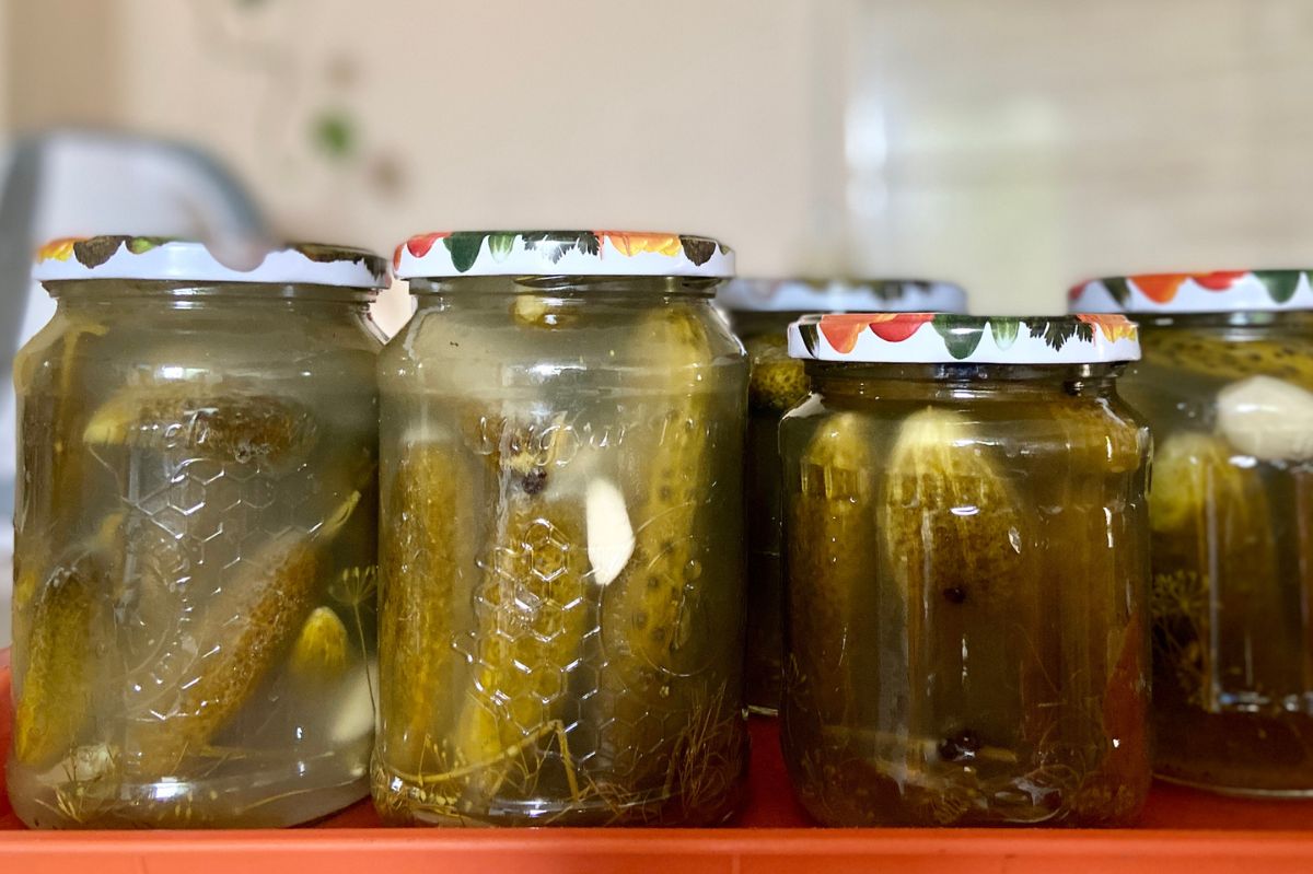 Why does the water in pickles foam?