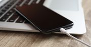 Jak poprawnie ładować iPhone'a? Koniecznie zmień jedną rzecz