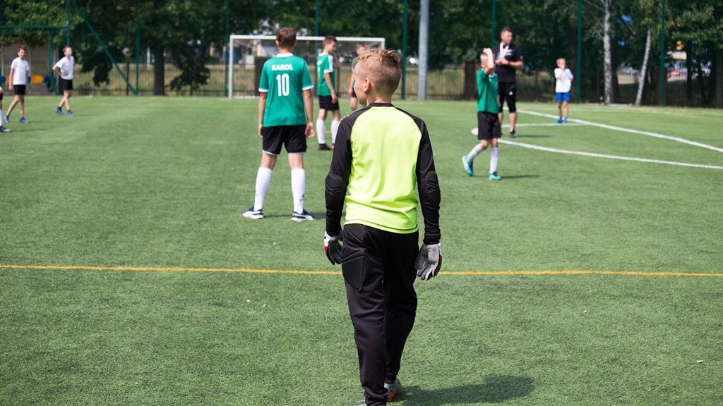 Jednym z popularniejszych sportów wśród chłopców jest piłka nożna