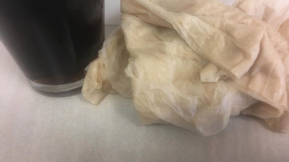 Nietypowe zastosowania coli. Wysprzątasz nią mieszkanie