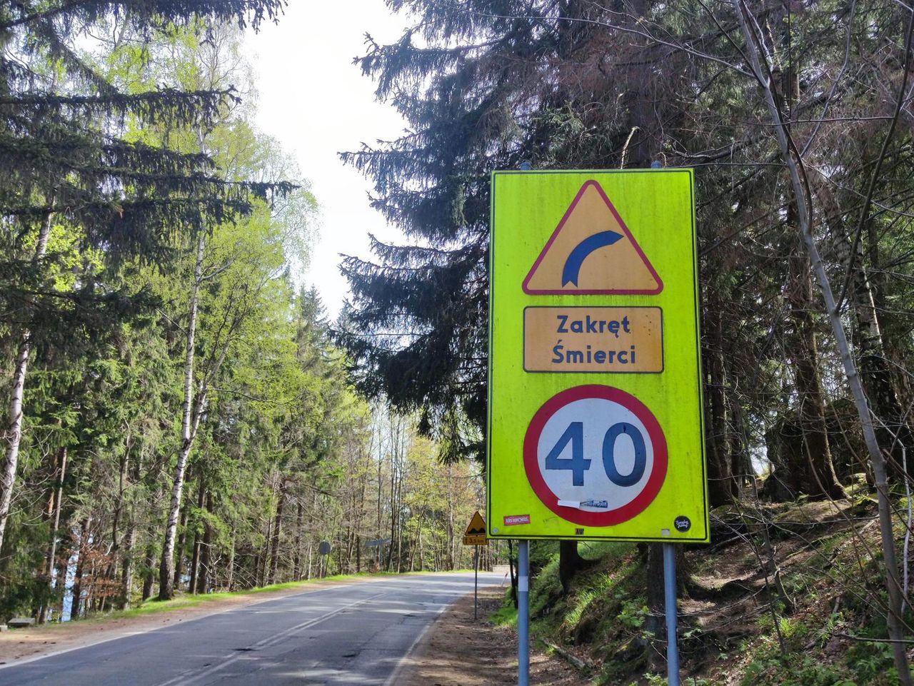 Oto prawdziwy "Zakręt Śmierci". Ma własny znak i ponurą historię. Gwarantuje też piękne widoki