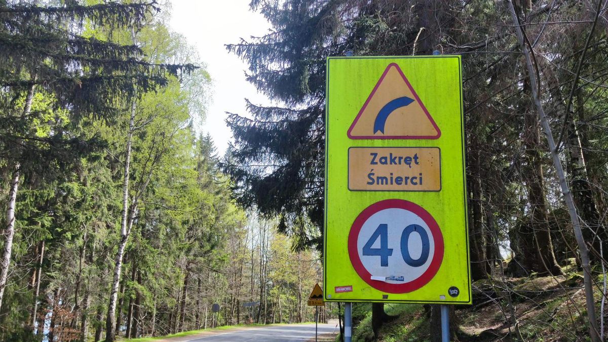 Zakręt Śmierci znajduje się na DW358 nieopodal Szklarskiej Poręby