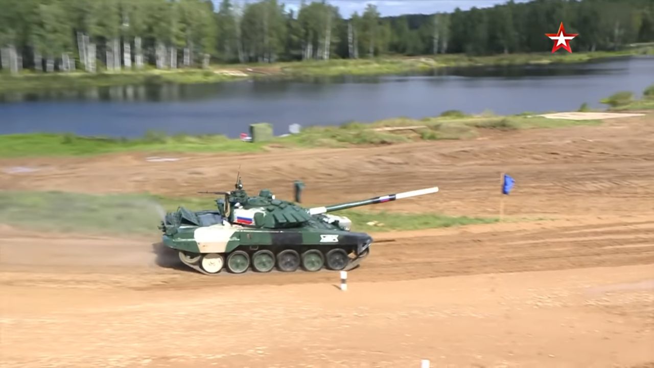 Biathlon czołgów. Takie wyścigi mogli wymyślić tylko Rosjanie